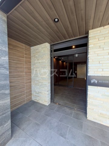 18/28 エントランス