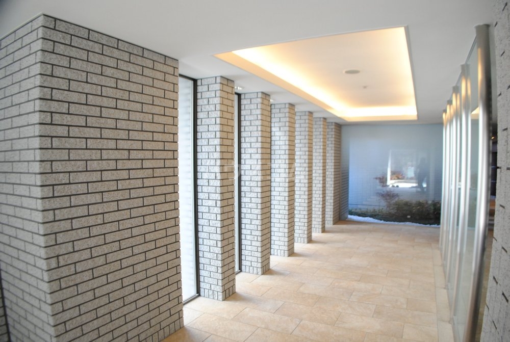 23/30 エントランス