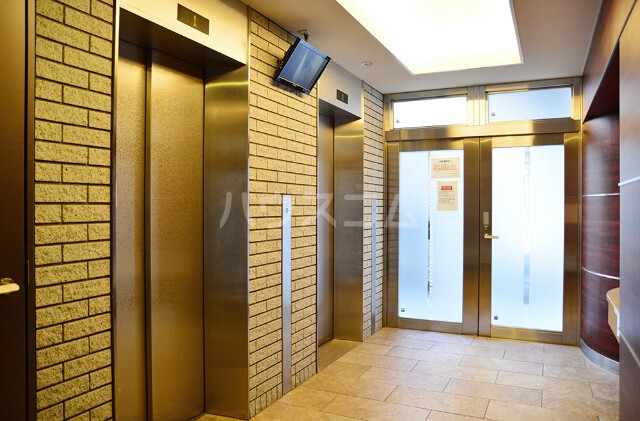 21/30 エントランス