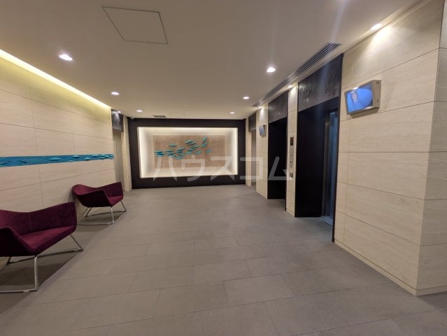 27/30 エントランス