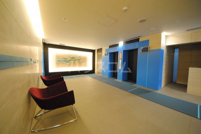 17/27 エントランス