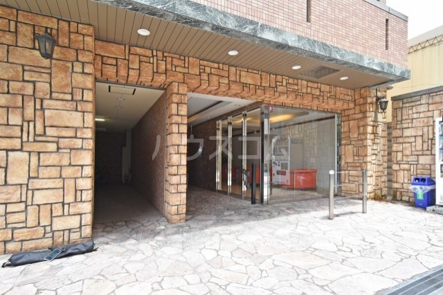 27/30 エントランス