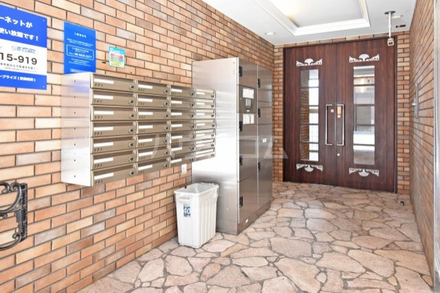 28/30 エントランス