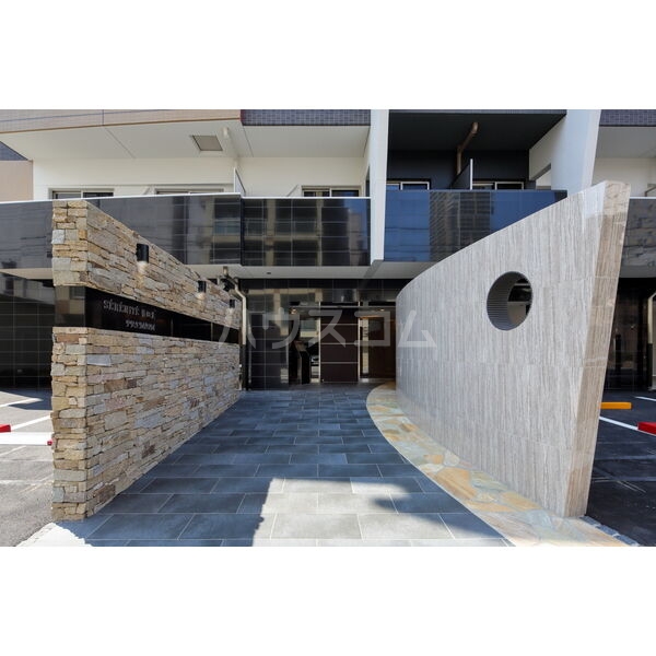 15/22 エントランス