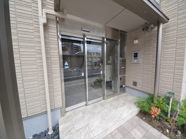 23/30 エントランス