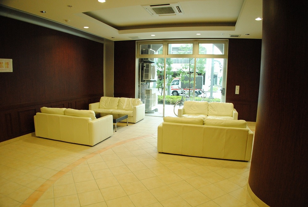 24/30 エントランス