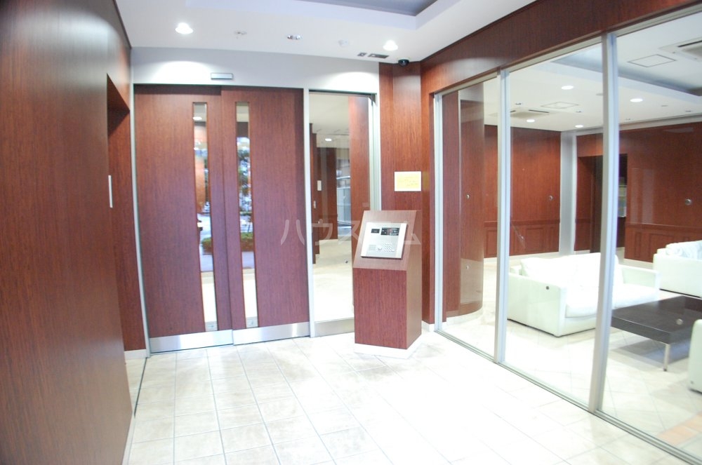 23/30 エントランス