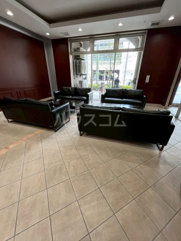 21/30 エントランス