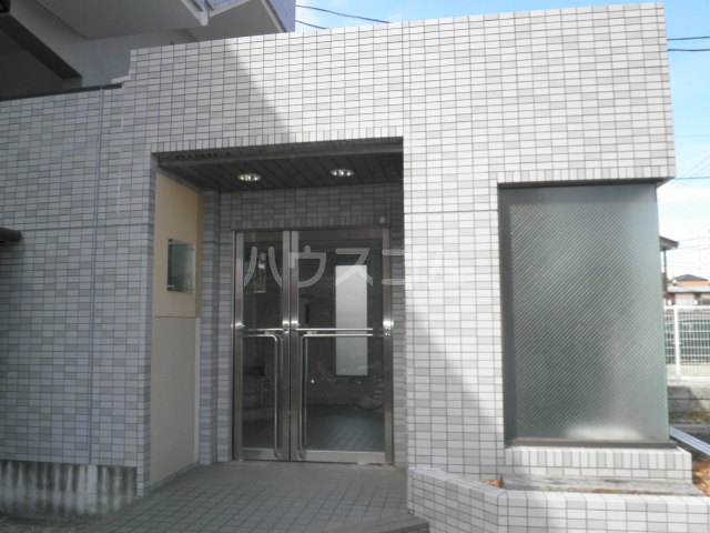 21/30 エントランス