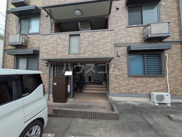 21/30 エントランス