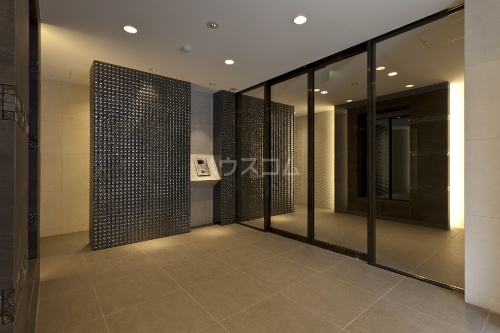 23/30 エントランス