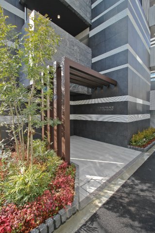 21/30 エントランス