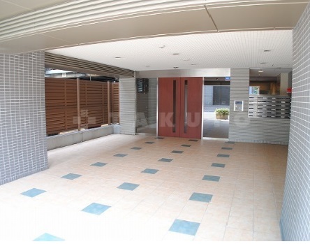 24/30 エントランス