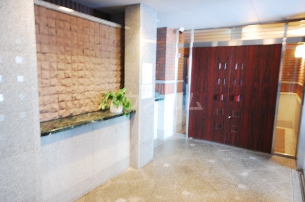 21/27 エントランス