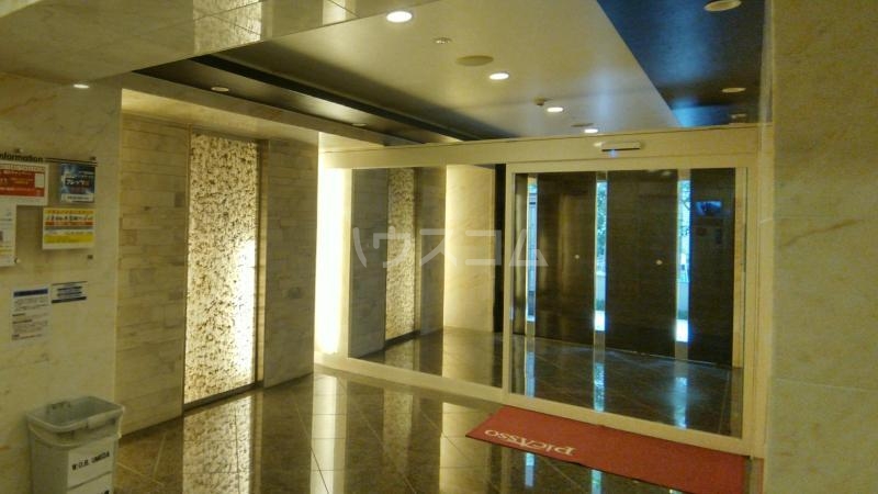 17/27 エントランス