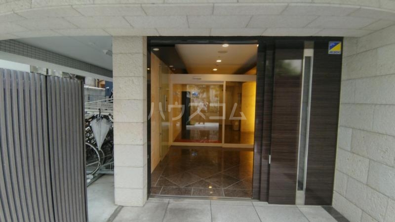 19/27 エントランス