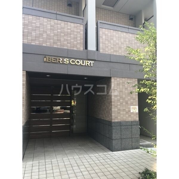 21/30 エントランス