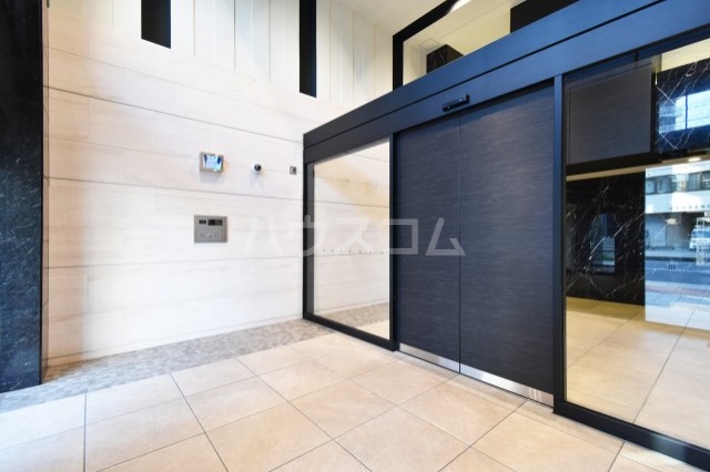 23/30 エントランス