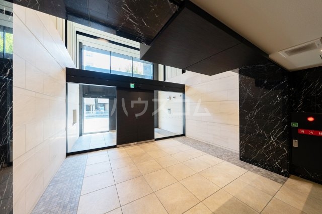 20/30 エントランス