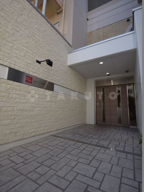 18/29 エントランス