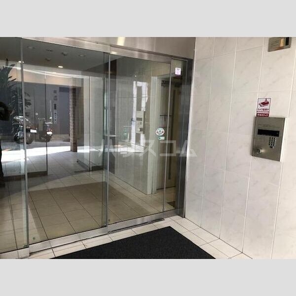 28/30 エントランス