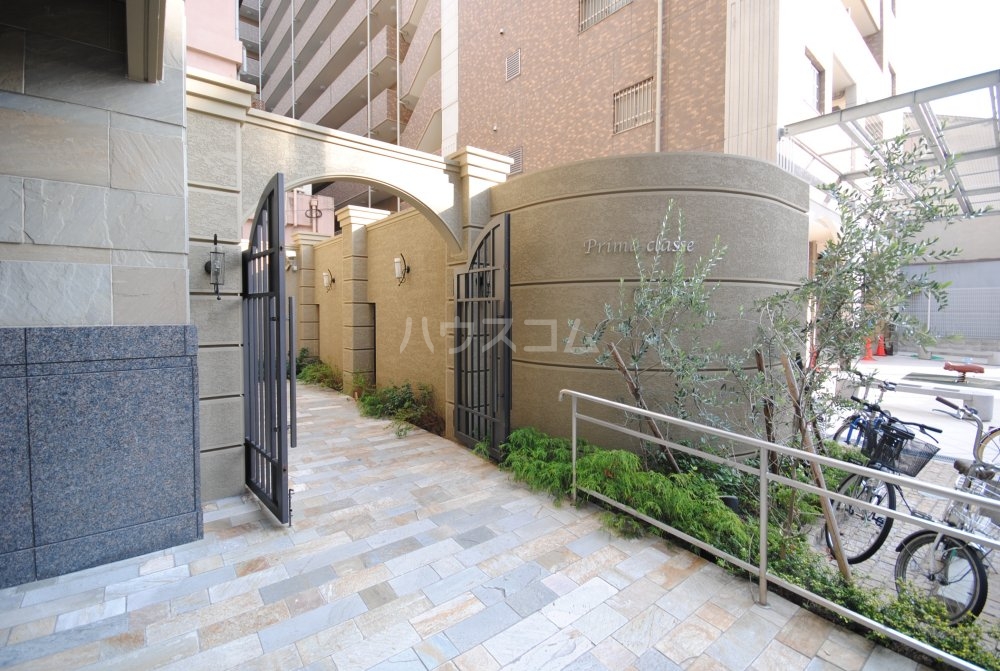 22/26 エントランス