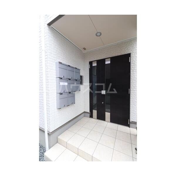 18/28 エントランス