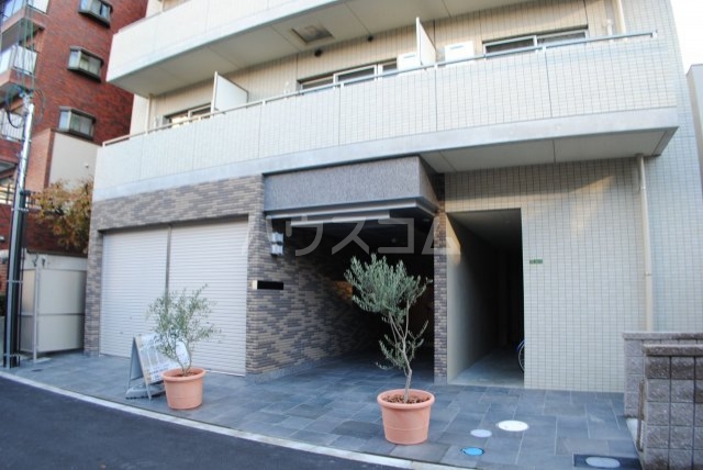 21/22 エントランス