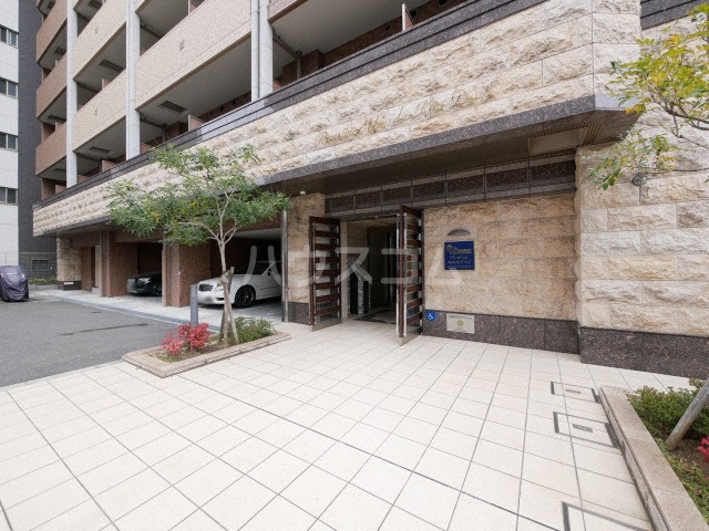 19/27 エントランス