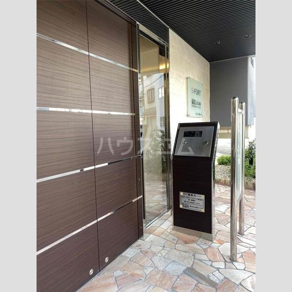 18/29 エントランス