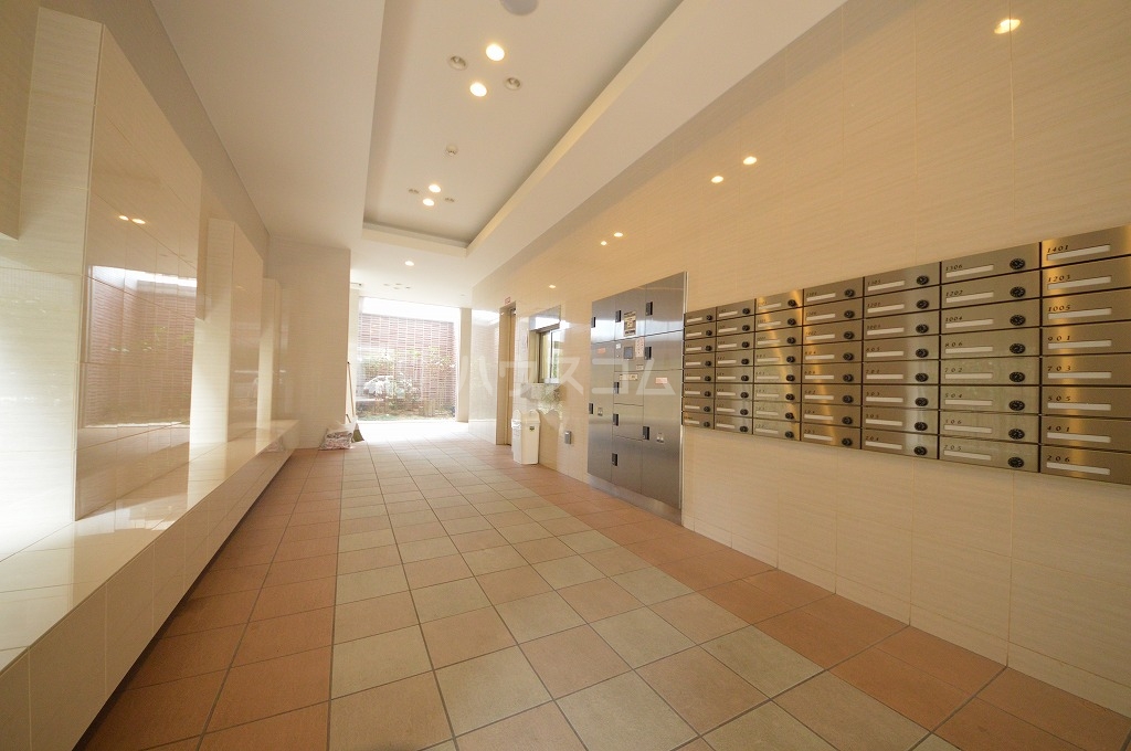 25/30 エントランス