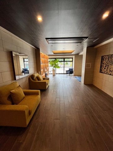 21/30 エントランス