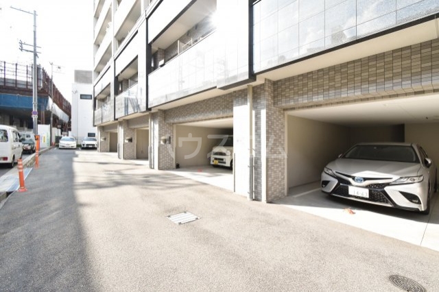27/30 駐車場
