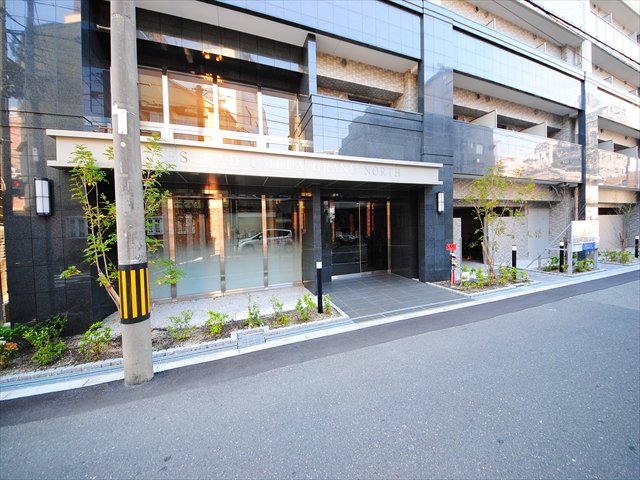 18/26 エントランス