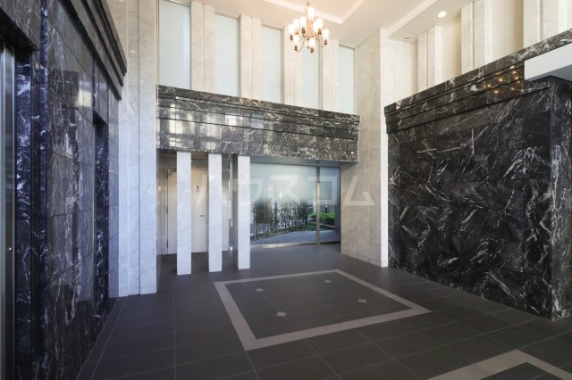 24/30 エントランス