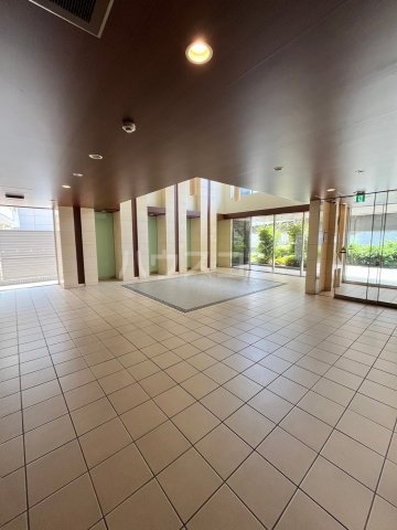 23/30 エントランス