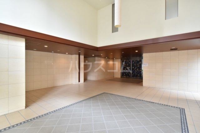 23/30 エントランス