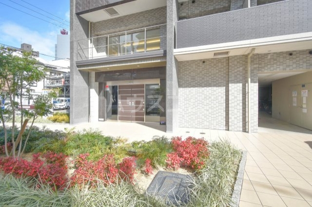 23/30 エントランス