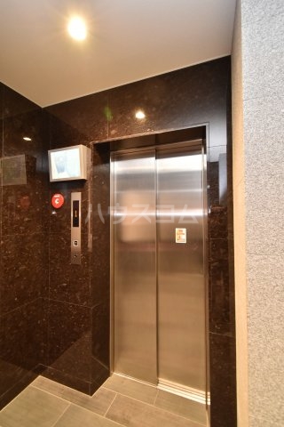 23/30 エントランス