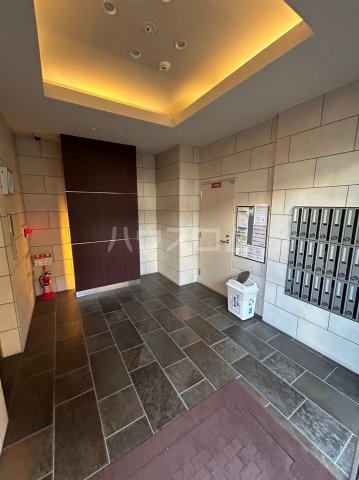 27/30 エントランス