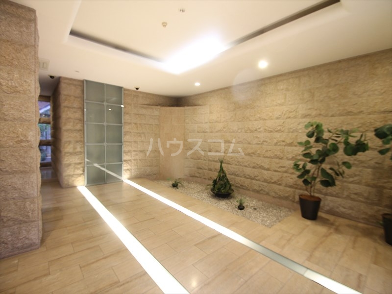 24/30 エントランス