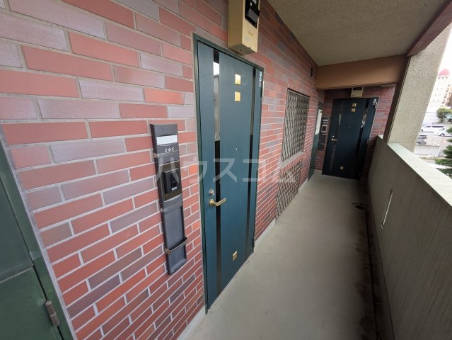 28/30 エントランス