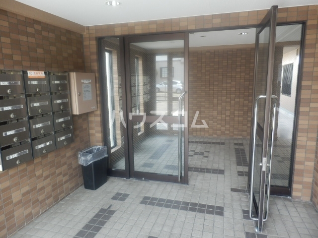 20/30 エントランス