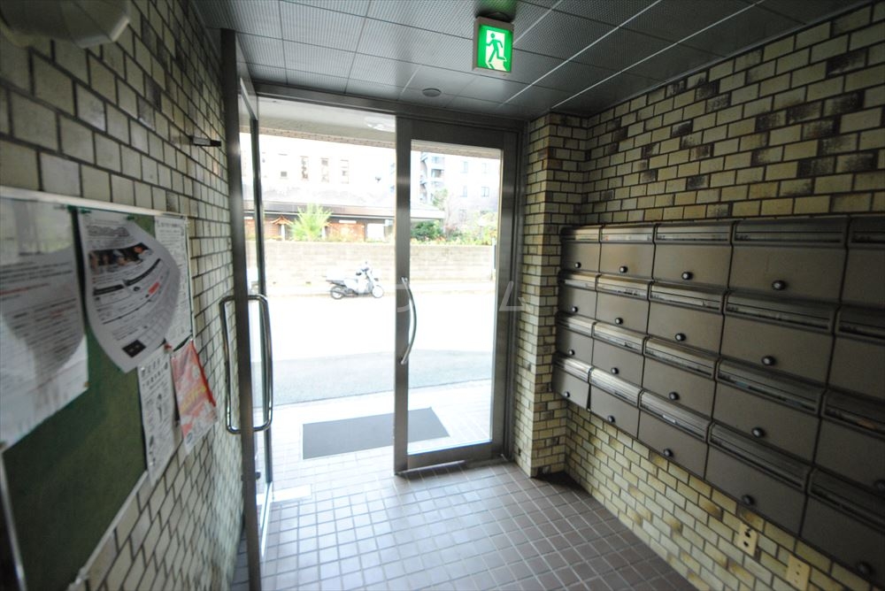 25/30 エントランス