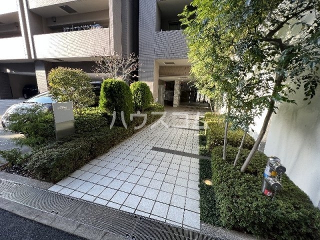 20/30 エントランス