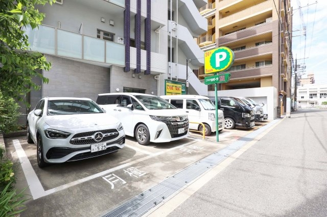 27/30 駐車場