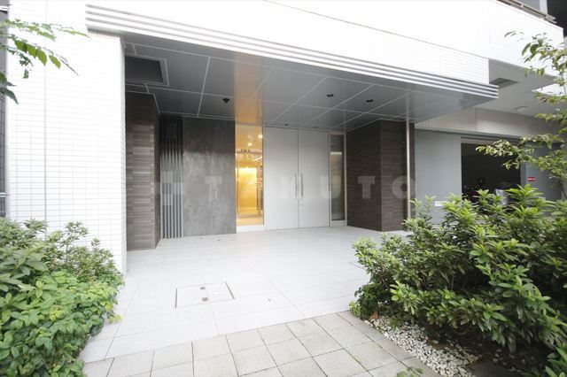 18/27 エントランス