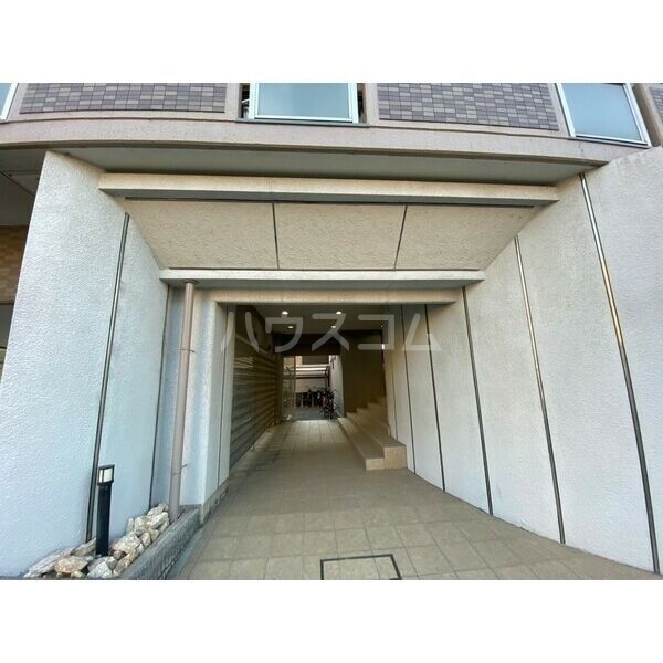 18/26 エントランス