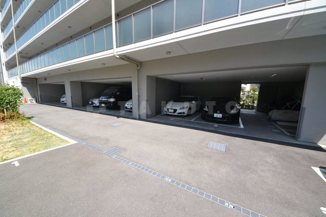 27/30 駐車場