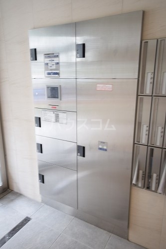 28/30 エントランス